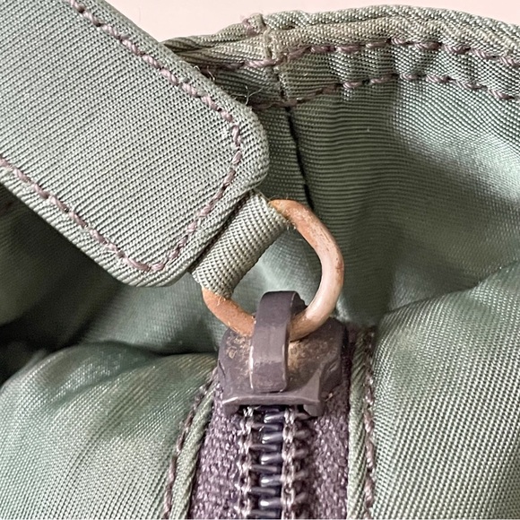 ❤️SOLD❤️Prada green Tessuto city triangle logo nylon zip tote bag vintage - Picture 6 of 12